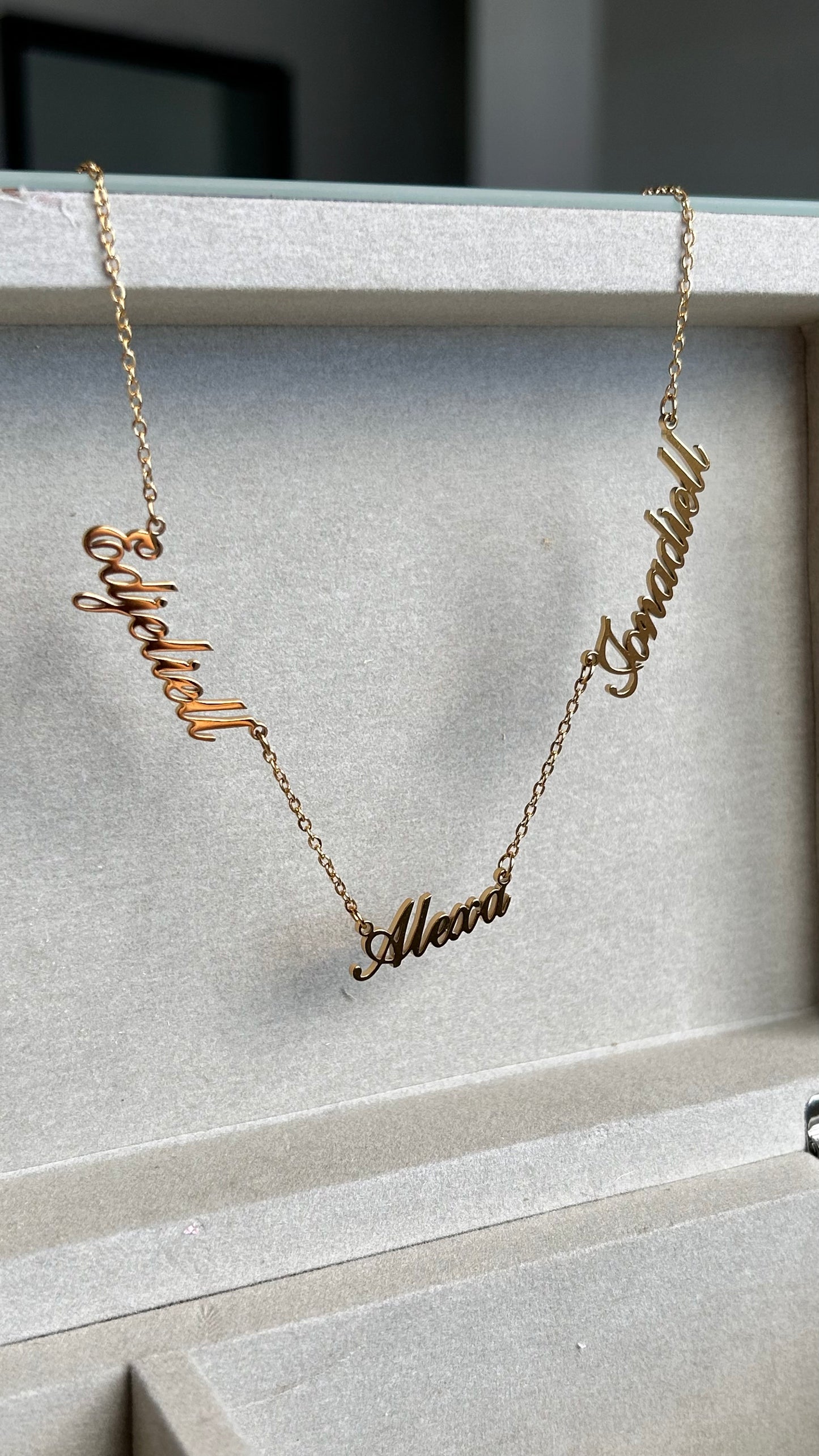 MULTIPLE NAMES NECKLACE