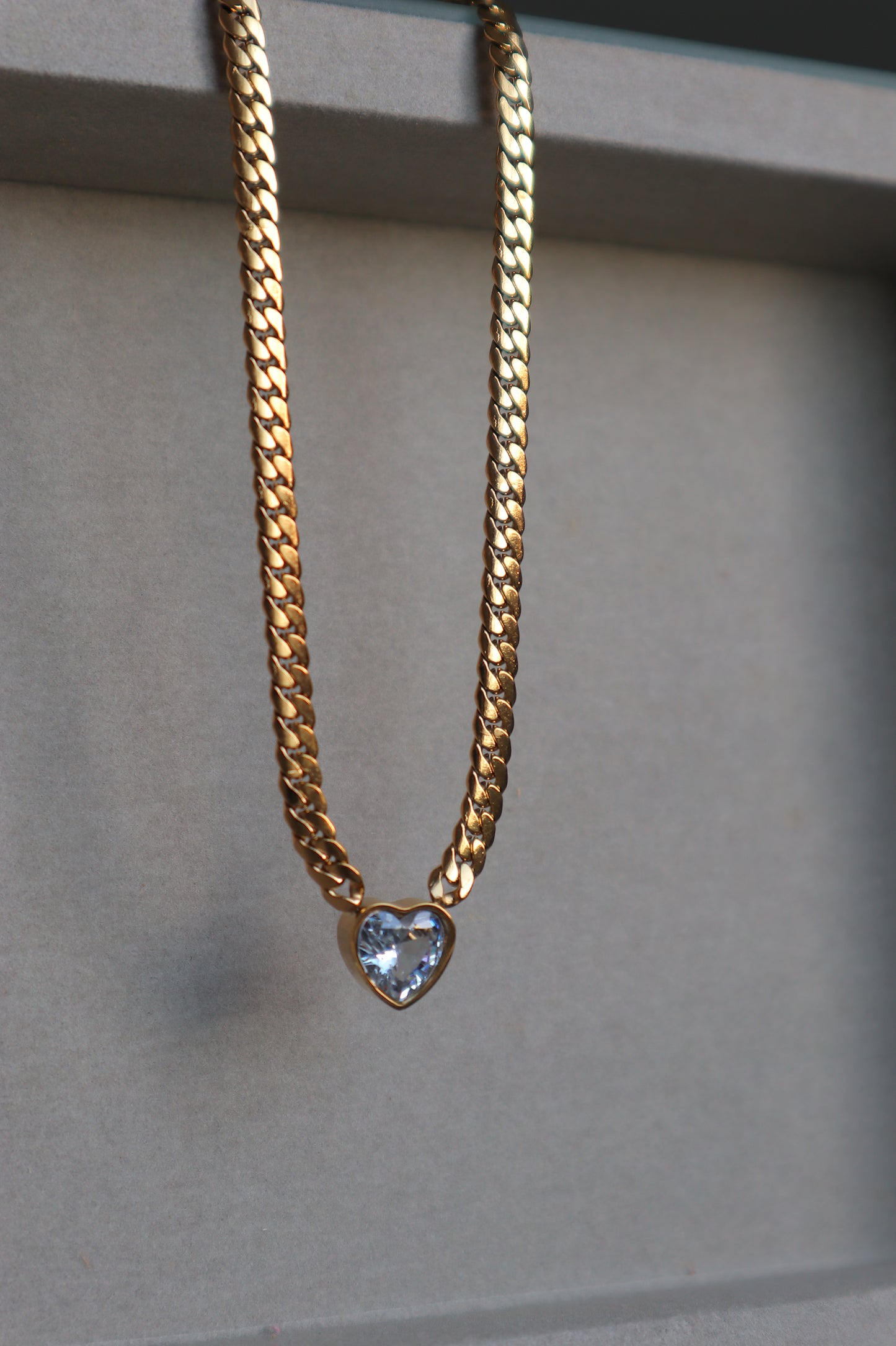 DIAMOND HEART NECKLACE