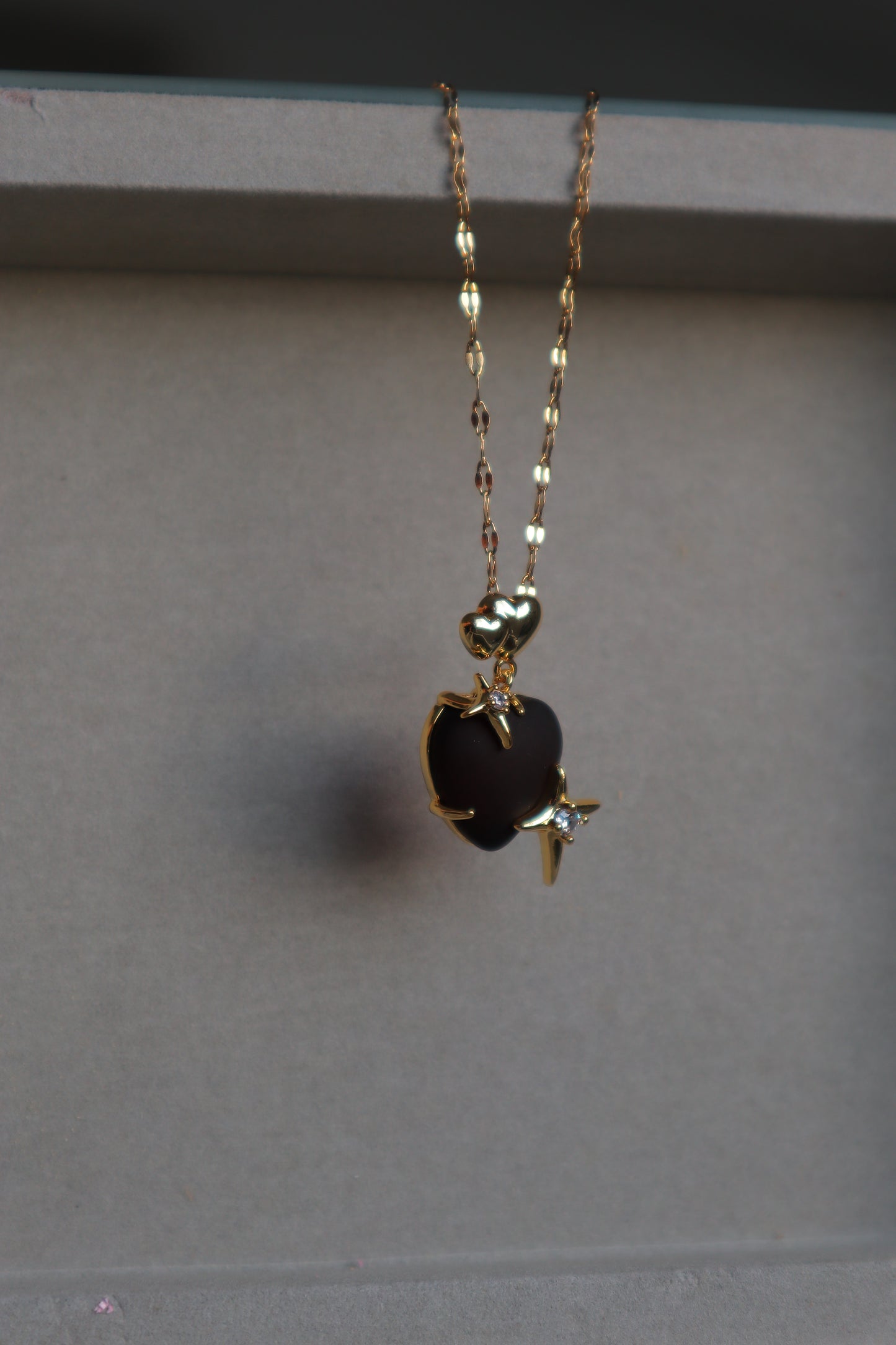 BLACK HEART NECKLACE