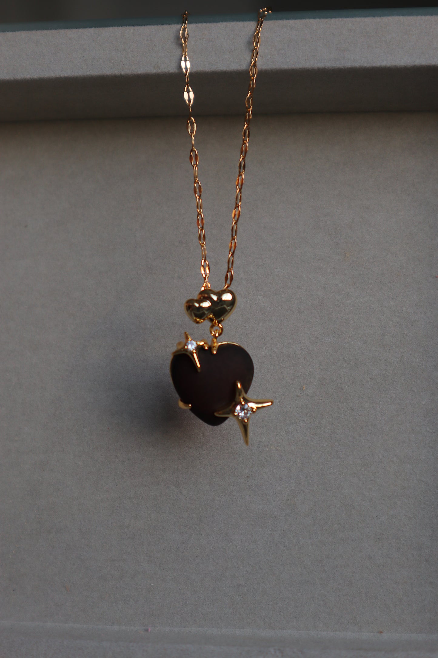 BLACK HEART NECKLACE